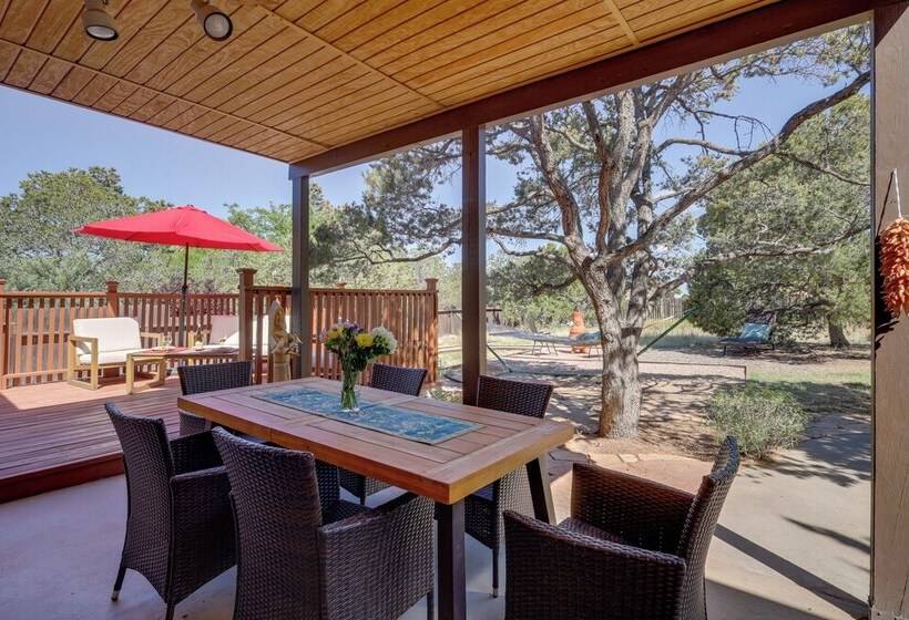 Adventurers  Oasis   3 Mi South Of Dtwn Santa Fe!