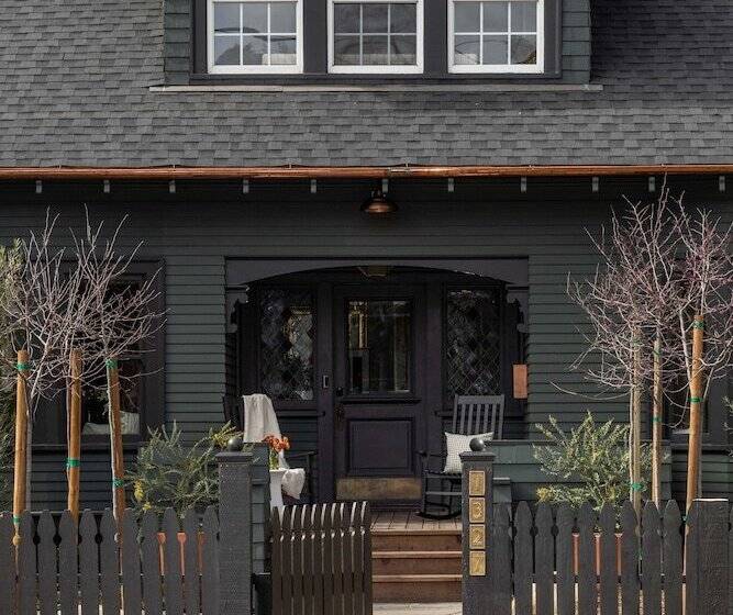 تختخواب و صبحانه The Craft House Inn