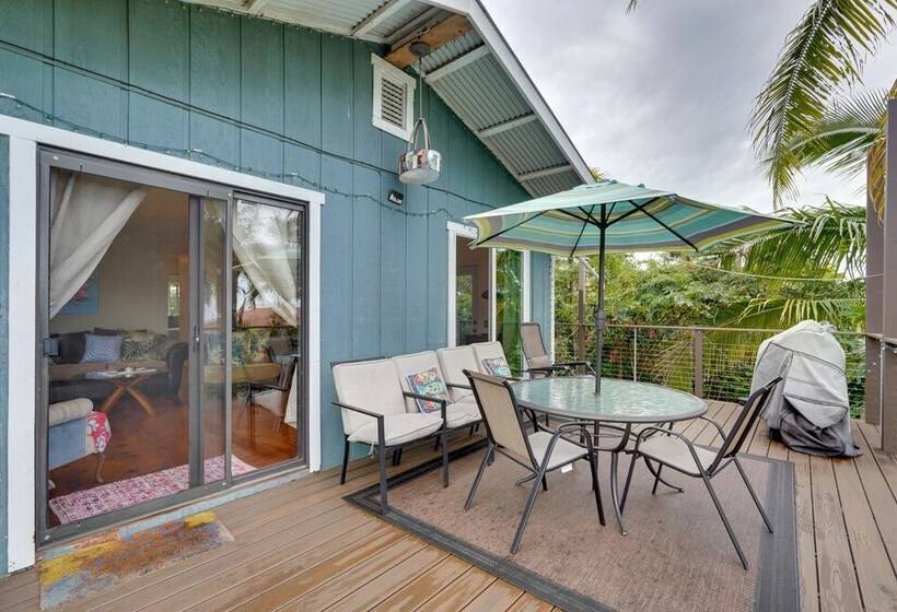 Breezy Kailua Kona Bungalow W/ Lanai & Ocean View!