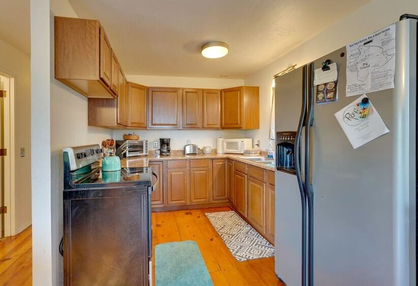 Breezy Kailua Kona Bungalow W/ Lanai & Ocean View!