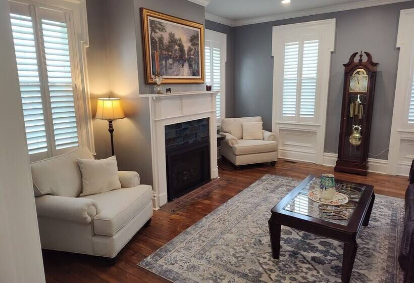 Hickory House B & B