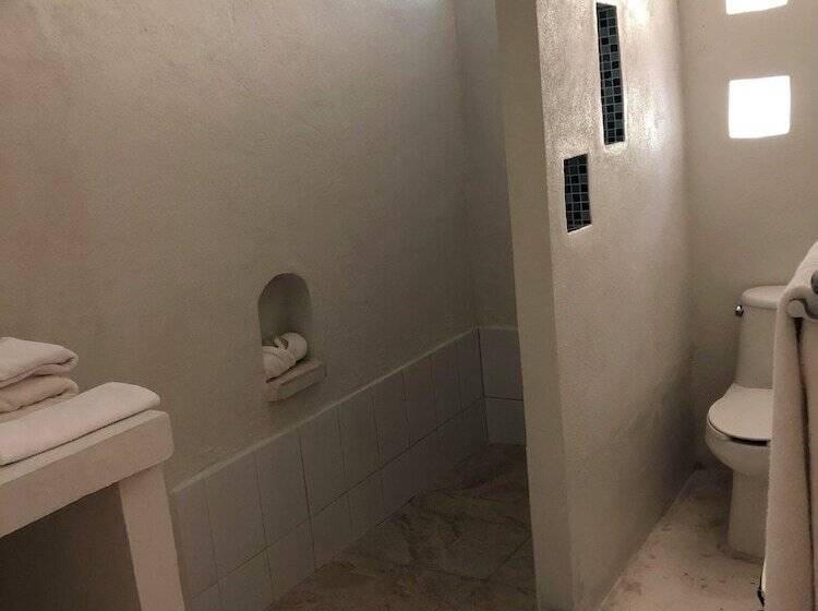 مسافرخانه Casa Edward