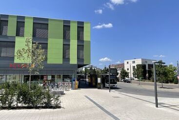 هتل Am Bahnhof Ditzingen
