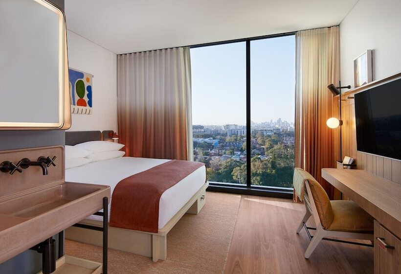 هتل Moxy Sydney Airport