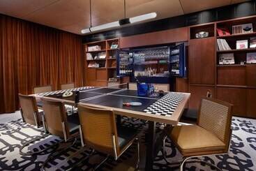 هتل Moxy Sydney Airport