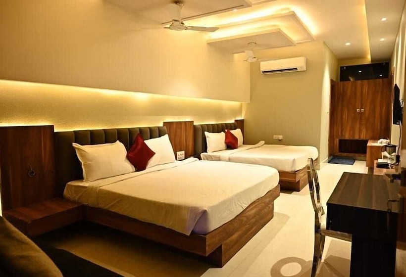 ホテル Nakshatra Resort & Garden