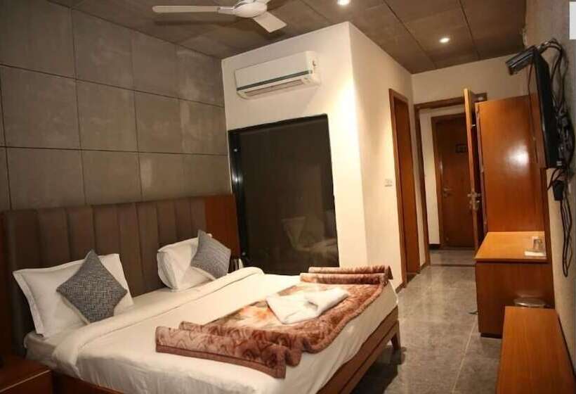 ホテル Nakshatra Resort & Garden
