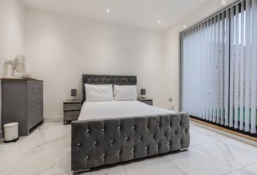 هتل Oyo Bellevue Apartments Middlesborough