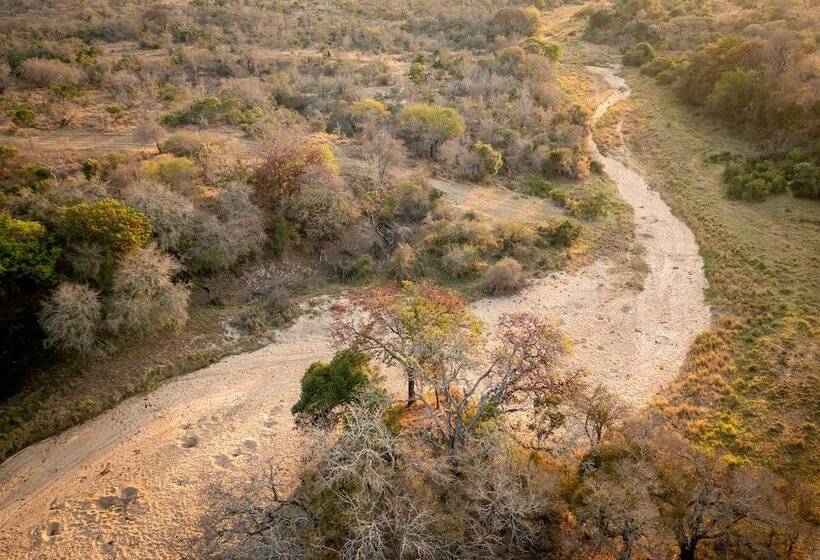 Отель Shimungwe Lodge