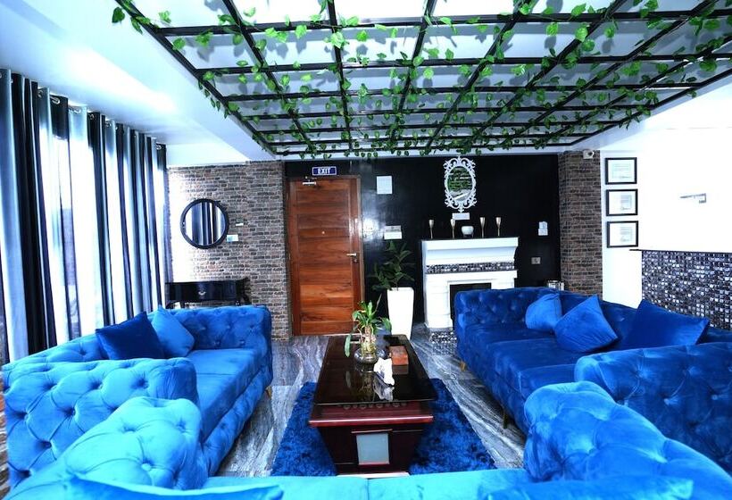 호텔 The Relyn Suite