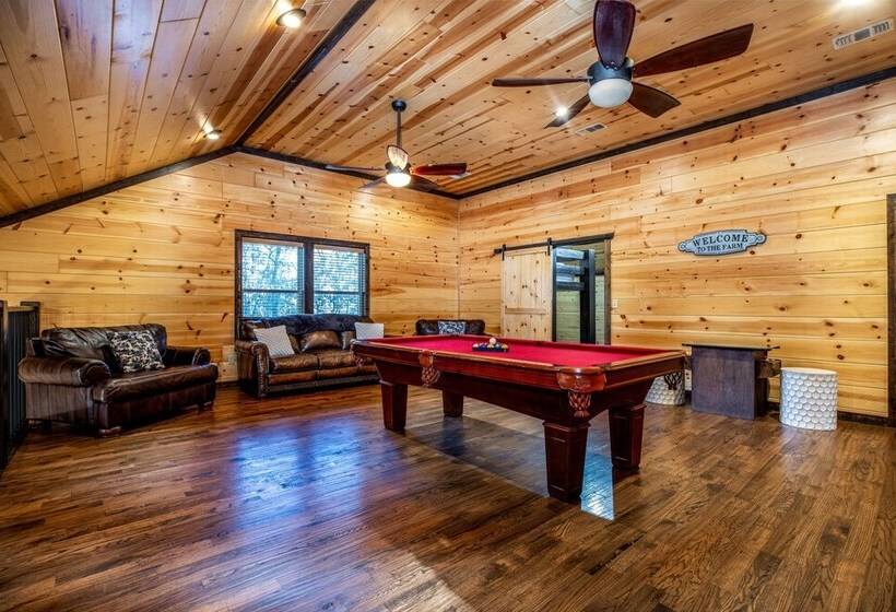 Luxurious  Family Ties  Home W/ Hot Tub, Fireplace