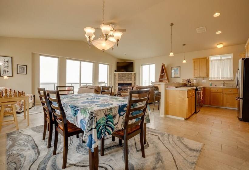 Pet Free Oceanfront Home W/ Hot Tub & Beach Access