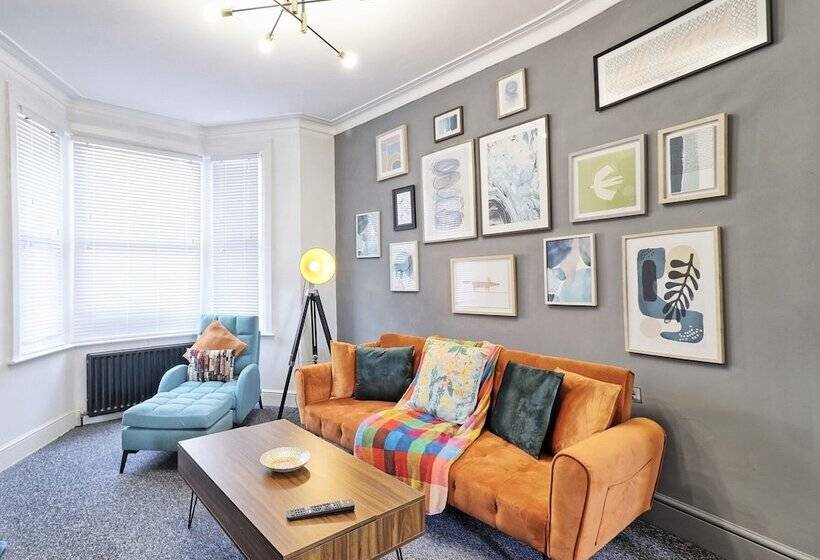 اقامتگاه Captivating 2bed House In Southend Pet Friendly!