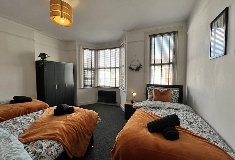 اقامتگاه Captivating 2bed House In Southend Pet Friendly!