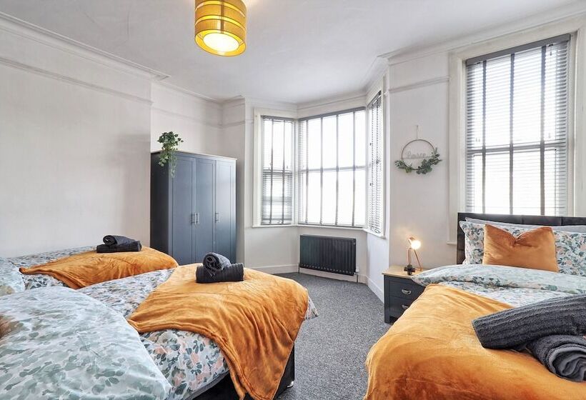 اقامتگاه Captivating 2bed House In Southend Pet Friendly!