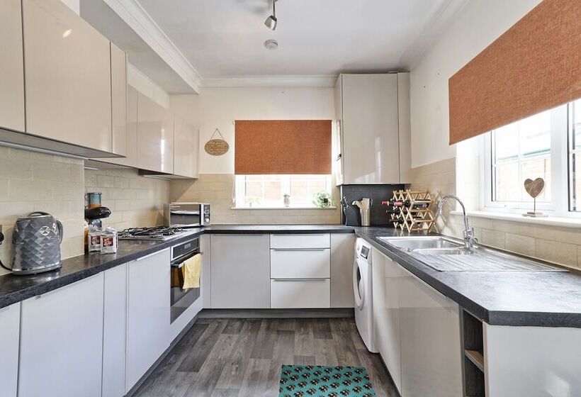 اقامتگاه Captivating 2bed House In Southend Pet Friendly!