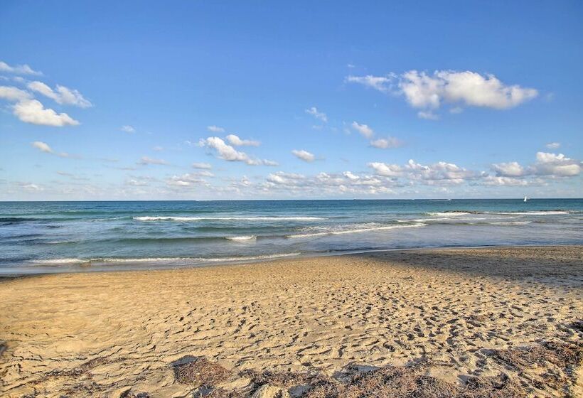 Riviera Beach Home W/ Pool   Walk To Beaches!