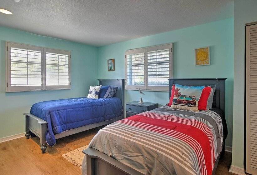 Riviera Beach Home W/ Pool Walk To Beaches!