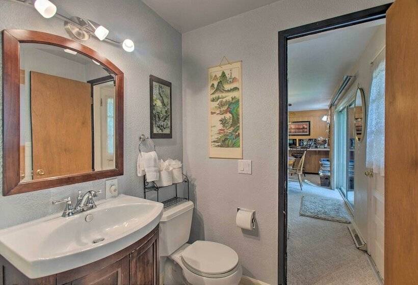 Private Lake: Home W/ Large Yard In Denver!