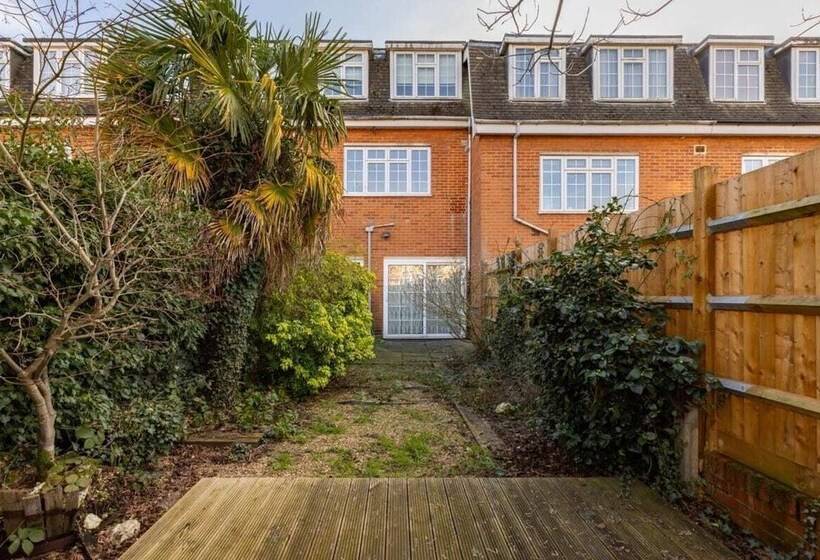 The Mill Hill Wonder   Inviting 3bdr House With Garden