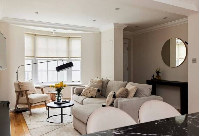 The South Kensington Wonder   Trendy 3bdr House With Garden