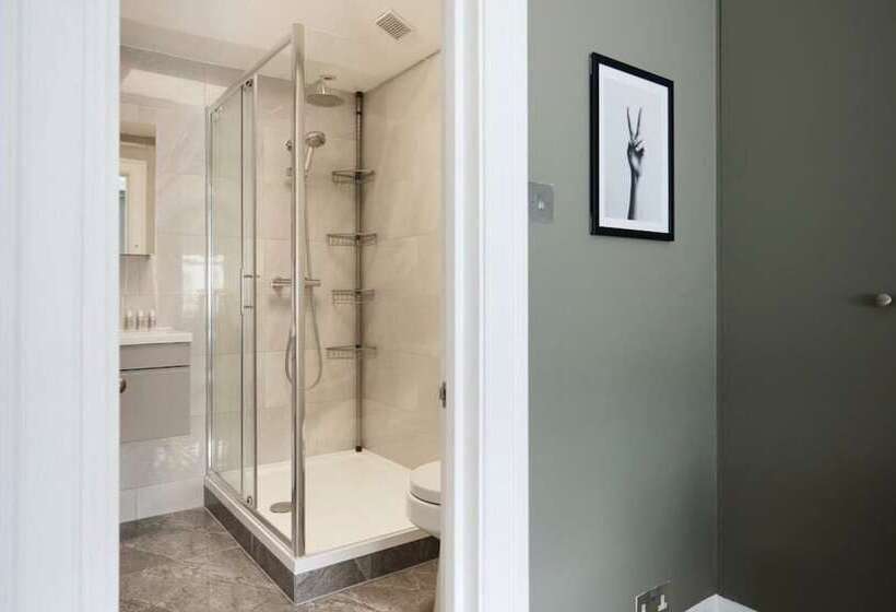 The South Kensington Wonder   Trendy 3bdr House With Garden