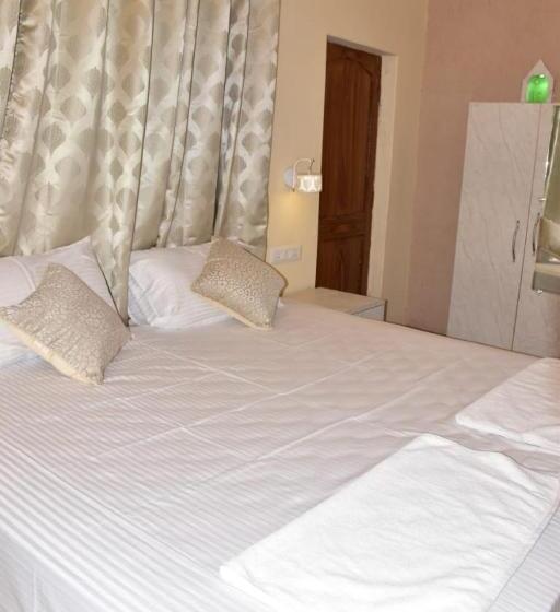Отель Grg H R Guest House Varanasi Near Dashashwamedh Ghat