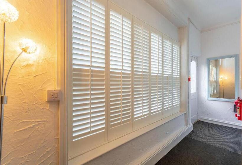 فندق فئة نجمة واحدة The Forest Lodge