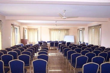 هتل Dhampus Resort
