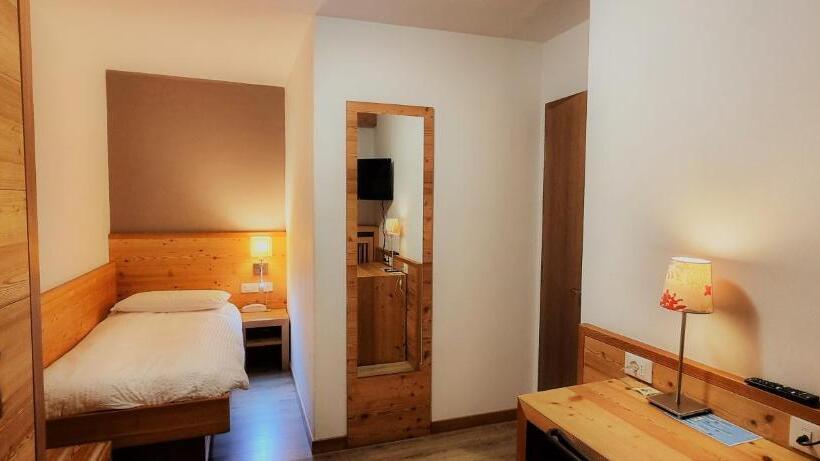 هتل Garni Arnica S