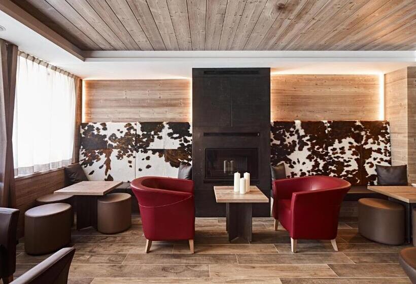 هتل Garni Arnica S