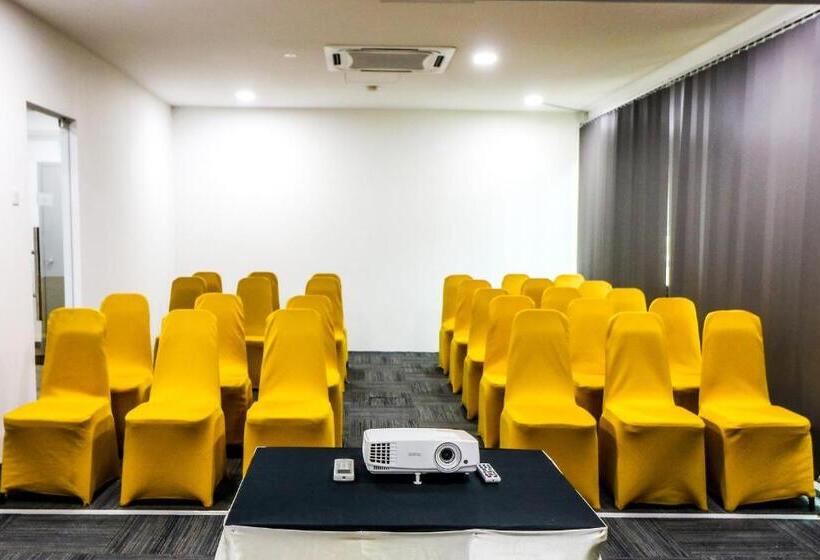 فندق Lakeview Terrace Resort Pengerang