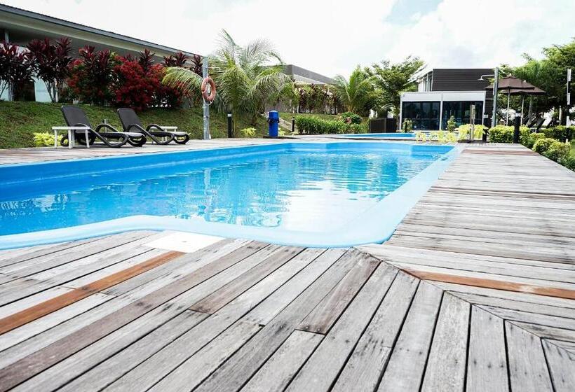 فندق Lakeview Terrace Resort Pengerang