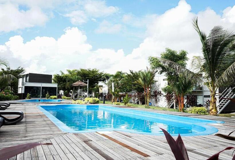 هتل Lakeview Terrace Resort Pengerang