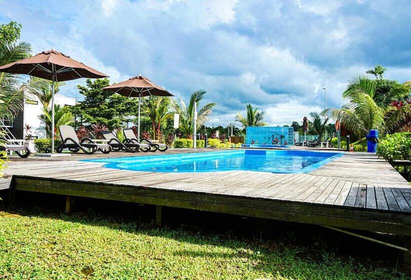 هتل Lakeview Terrace Resort Pengerang