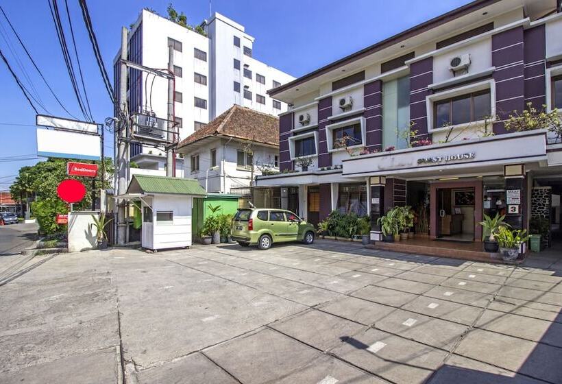 Fotos del hotel Reddoorz Plus @ Wastu Kencana:  2