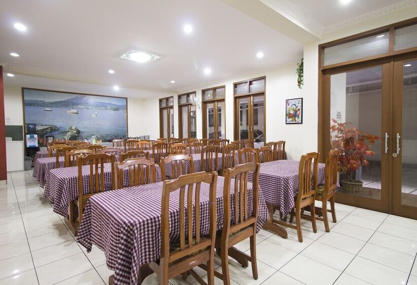 Fotos del hotel Reddoorz Plus @ Wastu Kencana:  9