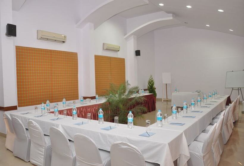 هتل Valvan Village Resort