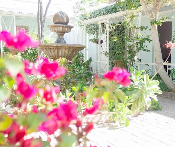 پانسیون Adley House