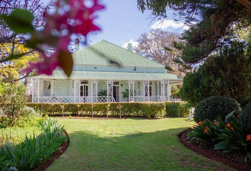 پانسیون Adley House