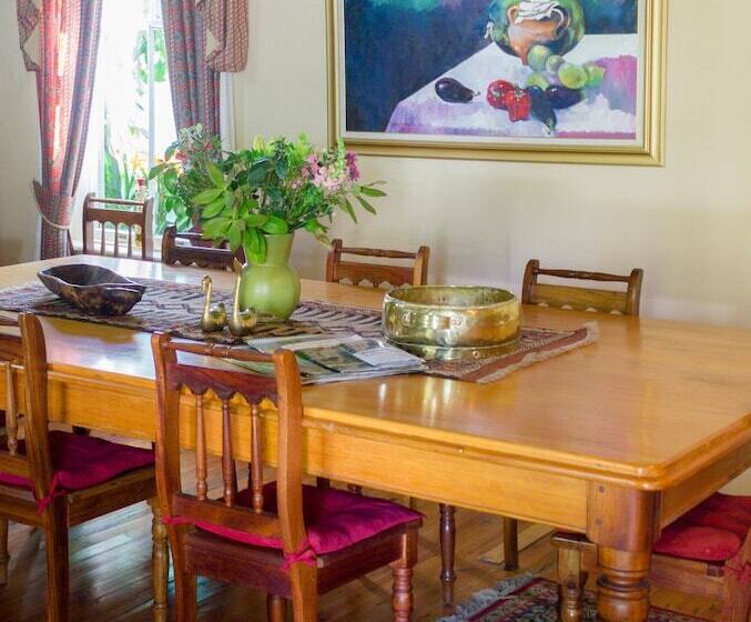 پانسیون Adley House