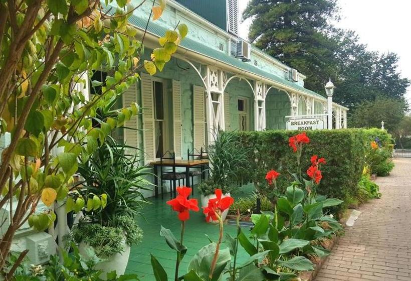 پانسیون Adley House
