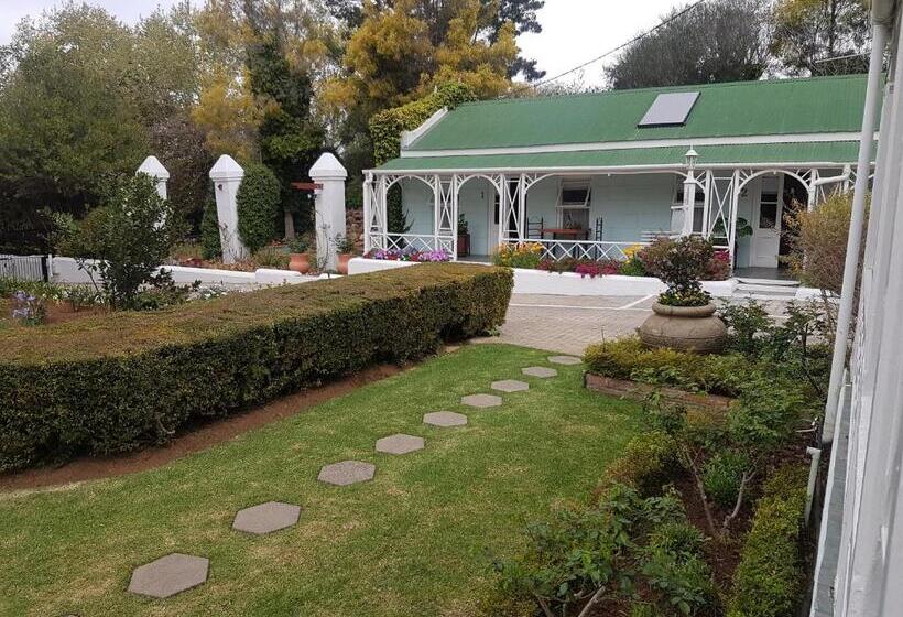 پانسیون Adley House