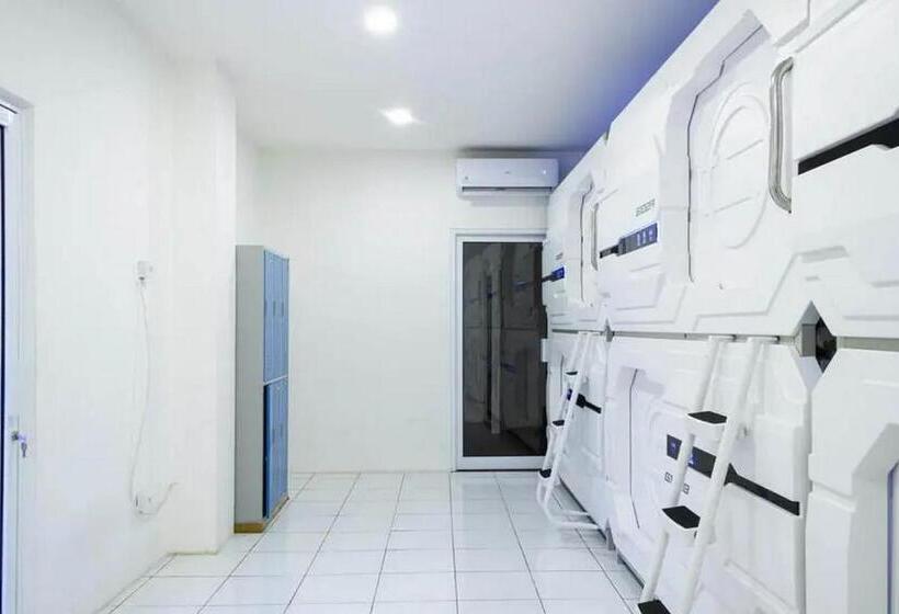 Пансион Reddoorz Hostel Near Taman Puring