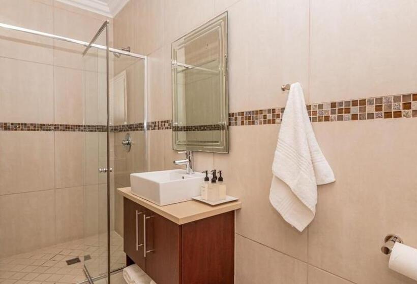 פנסיון Stone Olive