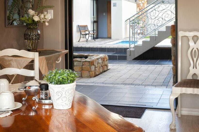 פנסיון Stone Olive