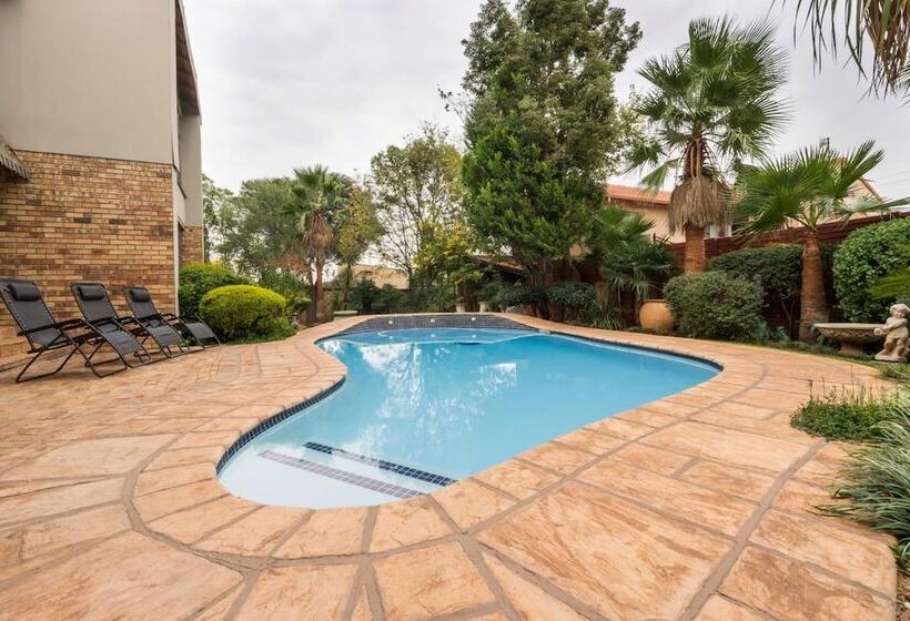 بنسيون Sunset Manor Guest House