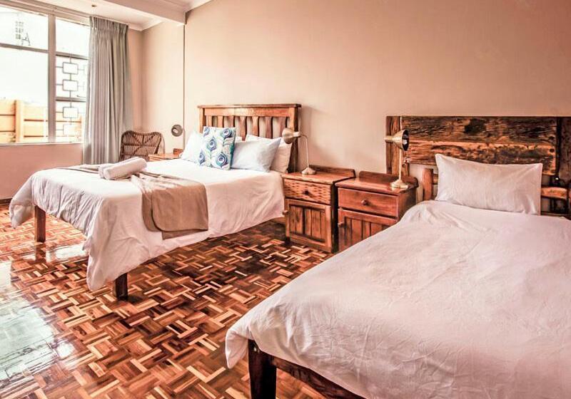 پانسیون The Russel Guest House