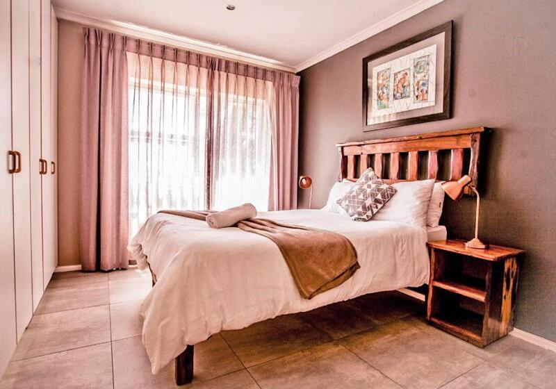 پانسیون The Russel Guest House