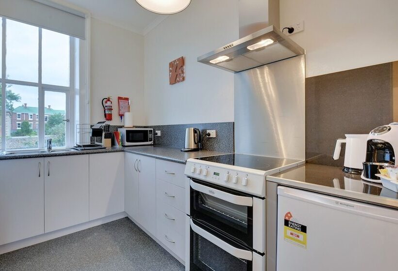 Portsea Place